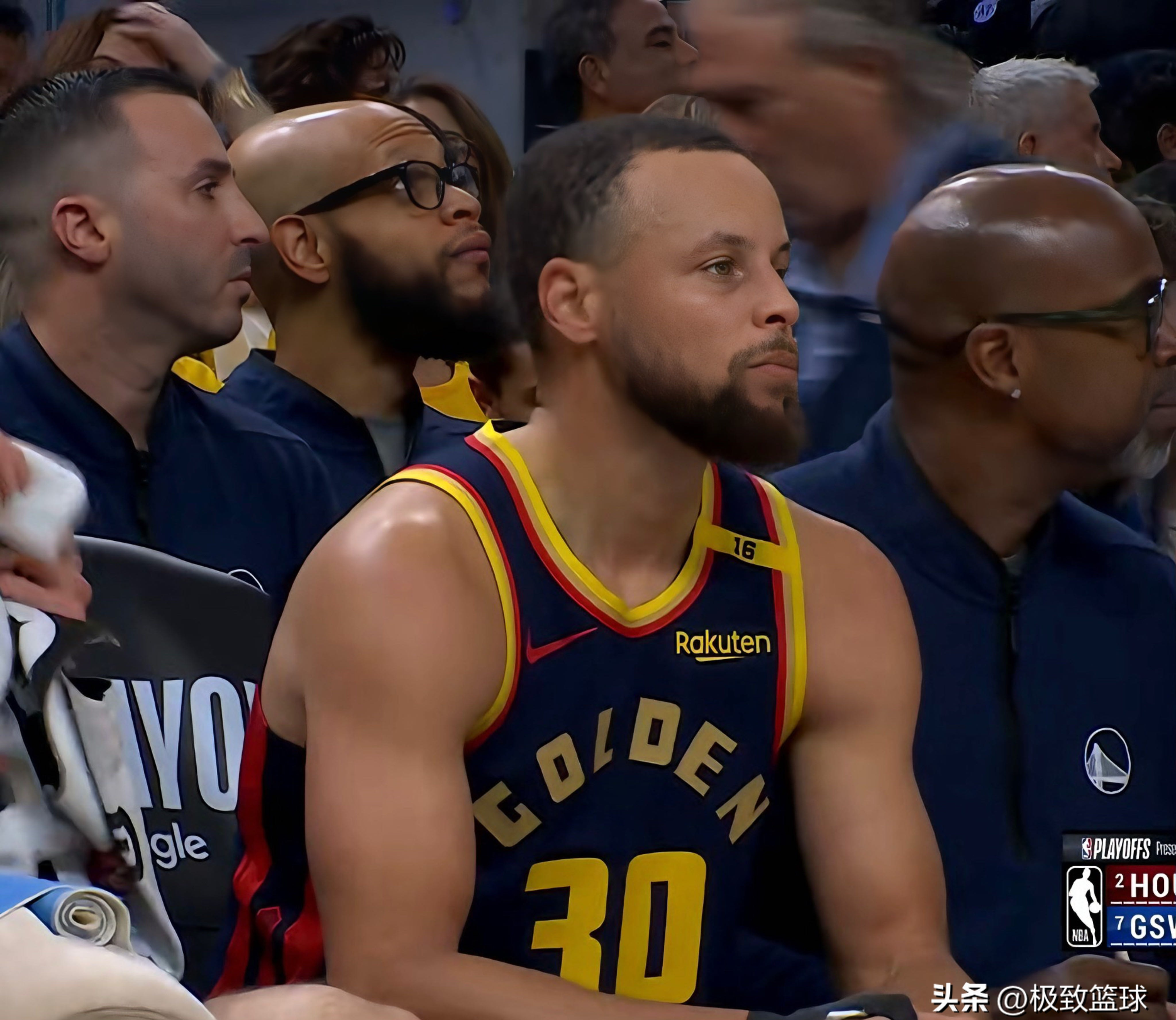 九游游戏中心库里重要时刻战术调整，公牛带队取胜！