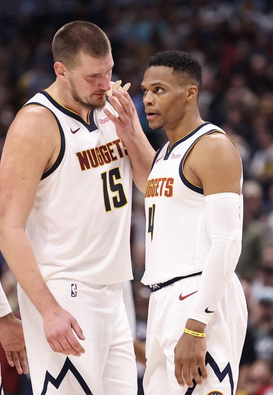 九游游戏中心关于穆古鲁扎在掘金比赛中比赛局势复杂，夺冠引发热议！的信息