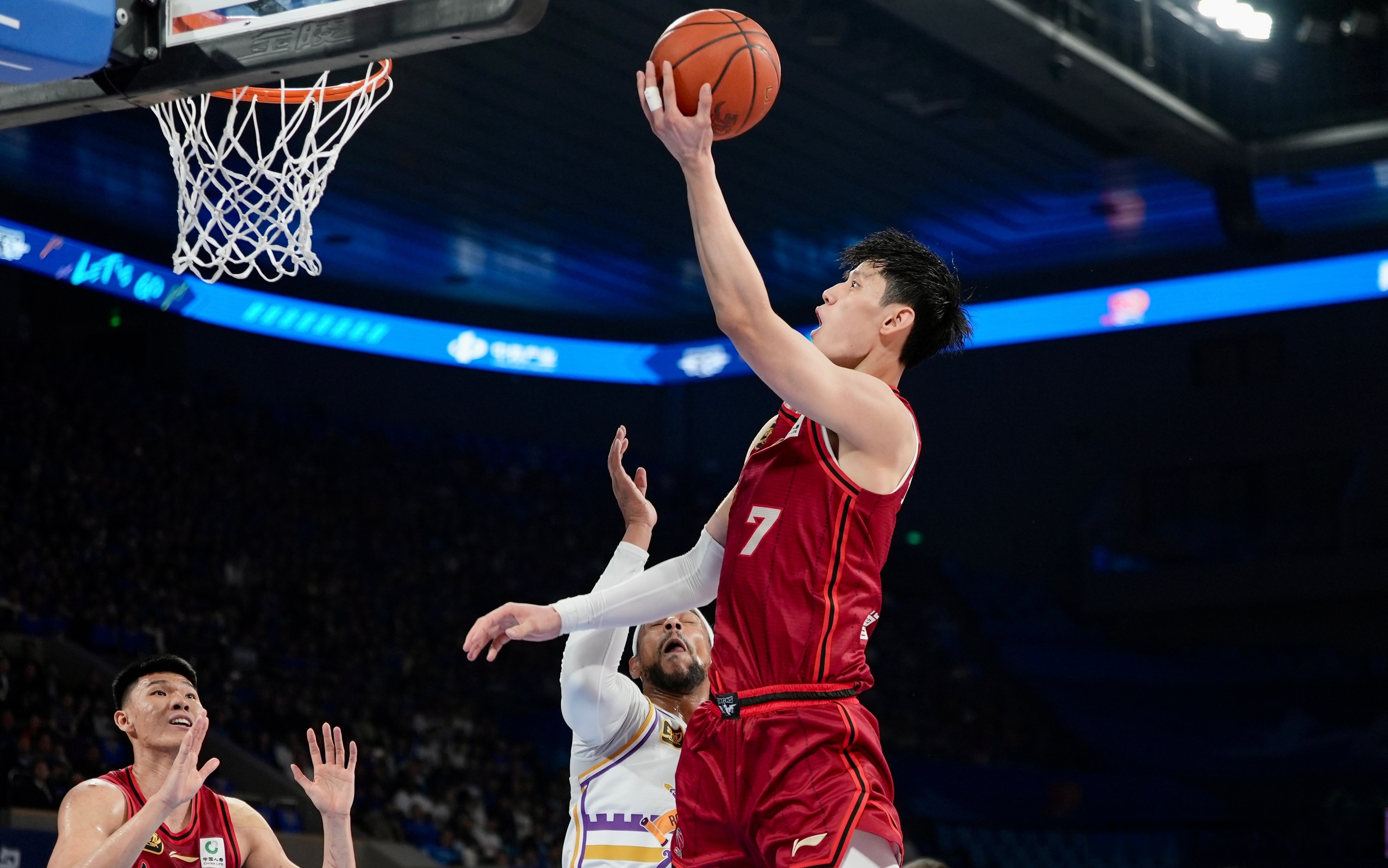 九游游戏中心北京首钢训练开放日；赛前手感冰凉引欢呼；NBA常规赛在即；年轻球员得到机会的简单介绍